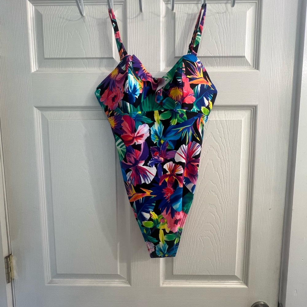 Vibrant Fig Leaves Floral One-Piece Swimsuit Size 38DD Figleaves Tropical